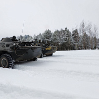 Занятия по вождению боевых машин с курсантами 72 ОУЦ