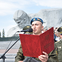 Военнослужащие нового пополнения 38 одшбр приняли Военную присягу