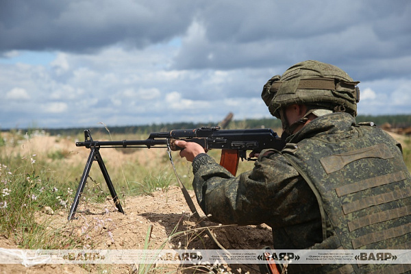 На полигоне Лепельский у военнослужащих 19 омбр проходит ротное тактическое учение 