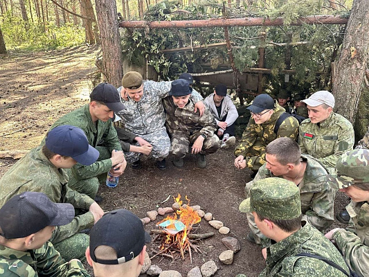 На базе 11 омбр продолжаются учебно-полевые сборы с учащимися 10-х классов города Слонима
