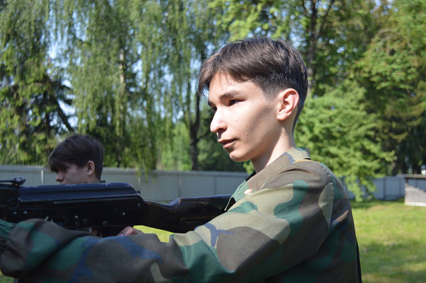 Занятия по тактической подготовке с воспитанниками лагеря «Сокол»