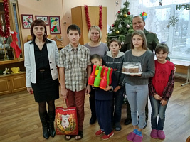 Офицерские подарки мостовским детям