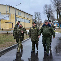 Плечом к плечу 