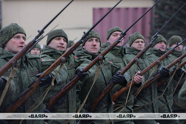 В Минской военной комендатуре начались гарнизонные тренировки пешей колонны к военному параду