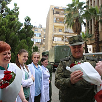 Белорусские женщины принимают поздравления с Днем женщин в Сирии 