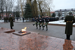 Церемония возложения цветов к Вечному огню мемориала «Жертвам фашизма»