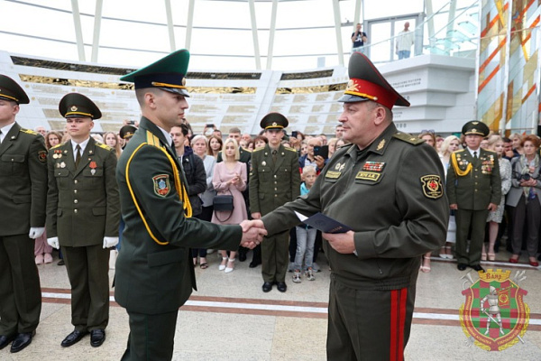 В звездный путь, офицеры!