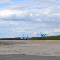 Плечом к плечу