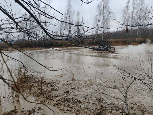 С курсантами 72 ОУЦ прошло практическое занятие по преодолению водной преграды