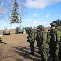 Взвод идет в учебный бой