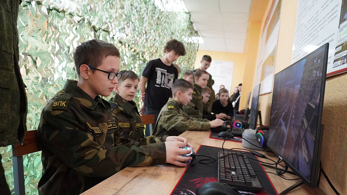 Воспитанники военно-патриотического клуба «Гвардейцы 120-й» посетили столичную механизированную бригаду