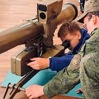 Гвардейцы 120 омбр провели экскурсию для юношей и девушек воспитательно-оздоровительного лагеря «Патриот»