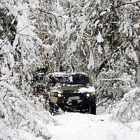 Военнослужащие 5 обрСпН отрабатывают навыки вождения легкобронированной техники на бронеавтомобилях «Дракон»