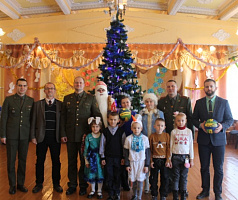 Дарите детям радость