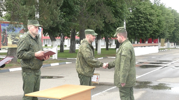В 120 омбр завершились сборы с военнообязанными