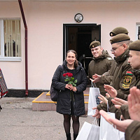  В Вооружённых Силах военнослужащие поздравили  матерей с праздником — Днём матери