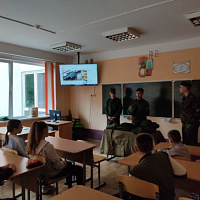 Военнослужащие в гостях у школьников