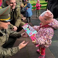 Военнослужащие 60 опс подарили детям праздник