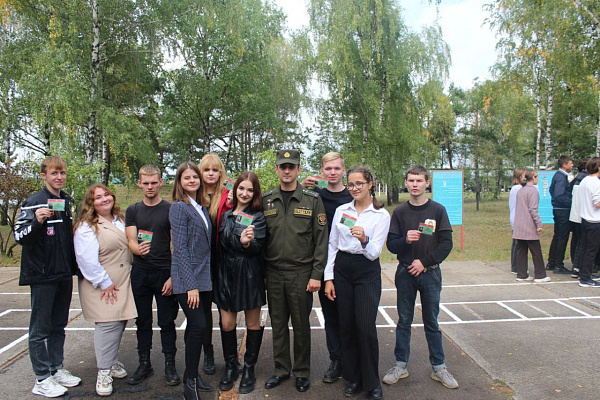 Ребятам молодёжного отряда охраны правопорядка «Гроза» вручили удостоверения