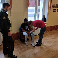 Представители военно-медицинского института в БГМУ провели занятие по медицинской подготовке для школьников