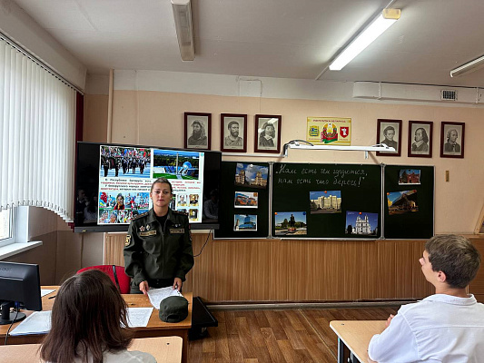 В День знаний юных патриотов Жодино поздравили военнослужащие 65-й автомобильной бригады