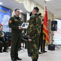 Торжественно проводили в запас