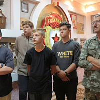 Слонимские гвардейцы принимают юных гостей