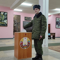 Военные связисты приняли участие в досрочном голосовании	