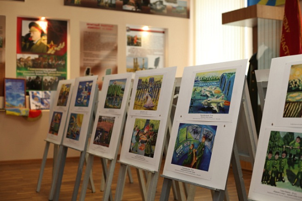 Выставка юных художников