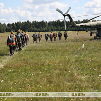 Военнослужащие 5-й отдельной бригады специального назначения отработали десантирование с вертолета на воду 