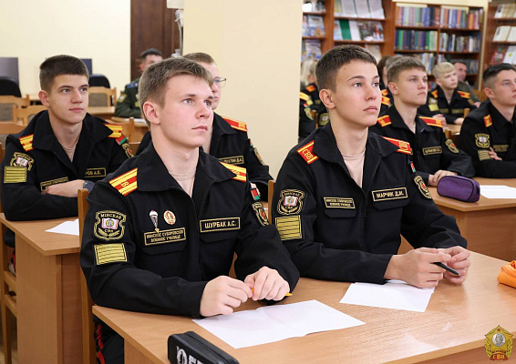 Суворовцы МСВУ написали республиканский диктант «Дзень народнага адзінства»