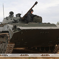 Занятия по вождению БМП-2 с курсантами Военной академии