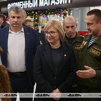 Белорусские военные принимают участие в празднике в столичном торговом центре «Першы нацыянальны гандлёвы дом»