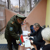  Военнослужащие Вооружённых Сил принимают участие в досрочном голосовании