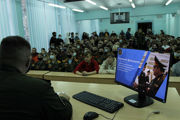 На военном факультете в БГУИР прошел день открытых дверей