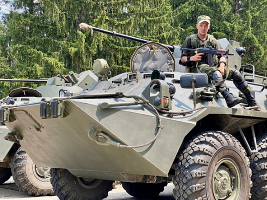 Учатся гвардейцы