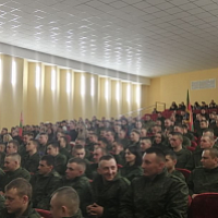 Песня служить помогает