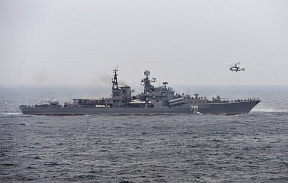 Российские крейсер и эсминец выполнили артиллерийские стрельбы в Тихом океане