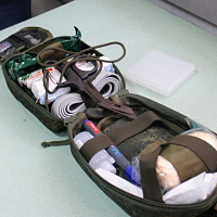 Военнослужащие сил специальных операций получили новые аптечки белорусского производства