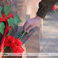 Командный состав тыла Вооружённых Сил возложил цветы к обелиску погибшим военнослужащим и гражданским лицам