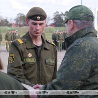 В 120 омбр проводили в запас более 500 военнослужащих, выслуживших установленные сроки срочной военной службы