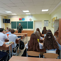 Военнослужащие провели урок мужества для школьников
