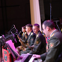 С праздником, гвардейцы!