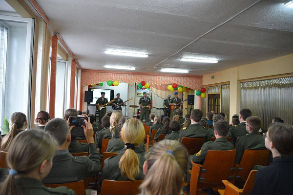 Военнослужащие 38 одшбр посетили школу в Калинковичах