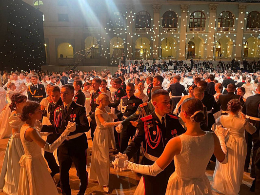 Суворовцы МСВУ стали участниками Х Международного благотворительного Кремлёвского кадетского бала