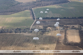 Военнослужащие 5-й отдельной бригады специального назначения десантировались из военно-транспортного самолёта Ил-76МД