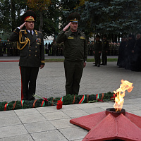Генерал-майор Вадим Суров простился с Боевым Знаменем 72 ОУЦ