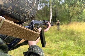 Первокурсники Военной академии Беларуси проходят начальную военную подготовку