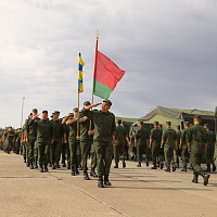 На Ашулуке подняли Государственные флаги Беларуси и России