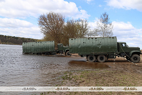Военнослужащие понтонно-мостового батальона 188 ибр отработали наведение паромной переправы через реку Днепр